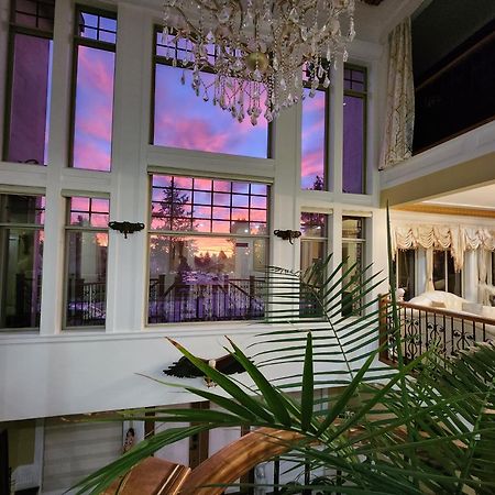 Empress Palace Hotel Surrey Exterior photo