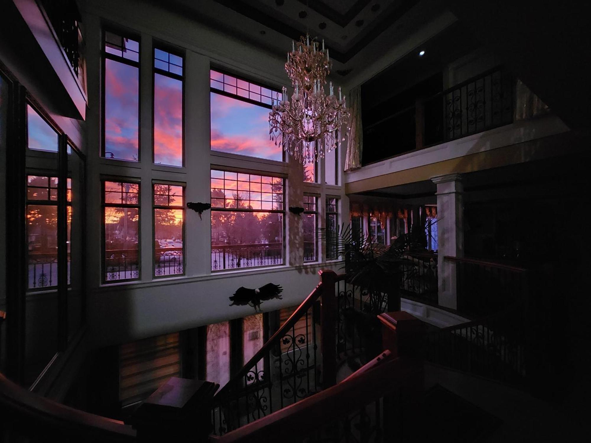 Empress Palace Hotel Surrey Exterior photo