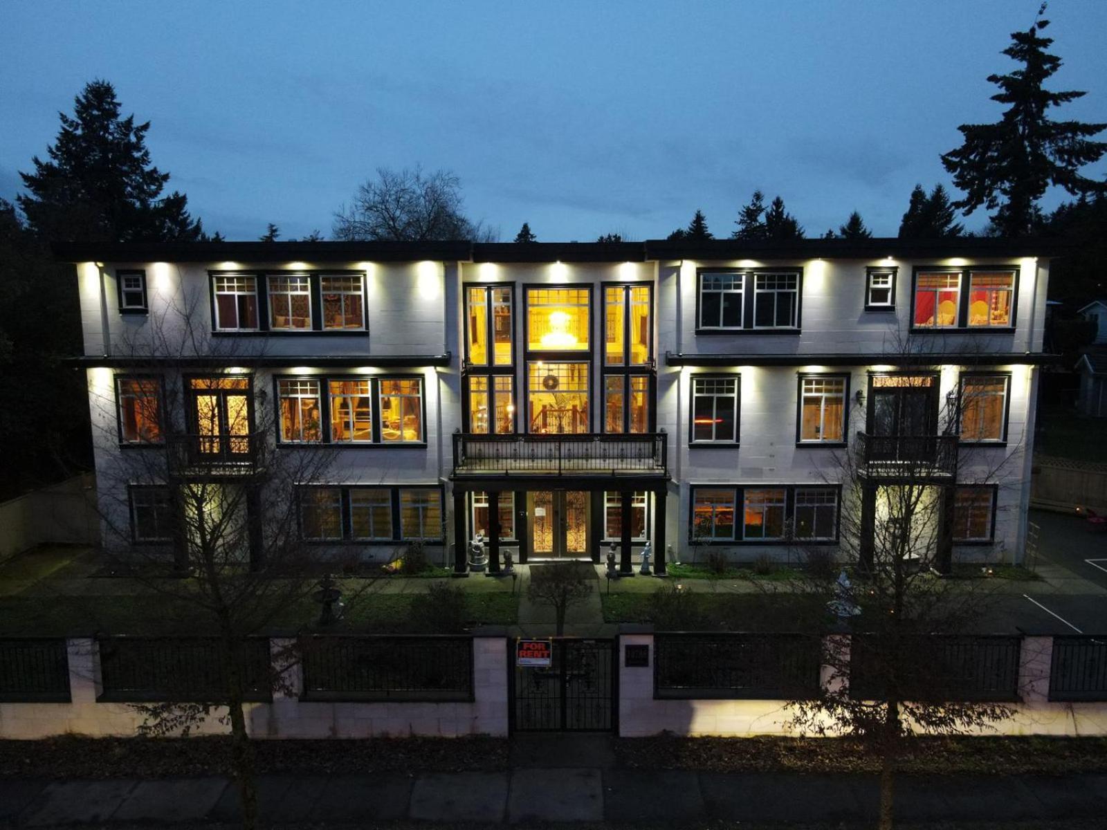 Empress Palace Hotel Surrey Exterior photo